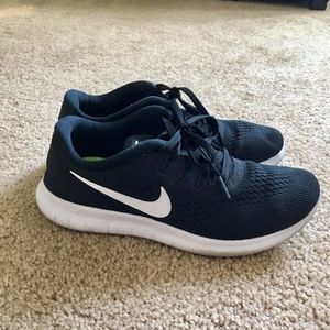 Black and White Nike Women's Free Run Size 6